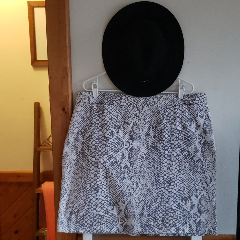 Reptile Print Stretch Pencil Skirt